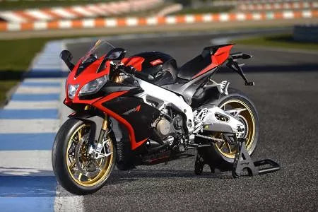 Bike Review - Aprilia RSV4 R APRC